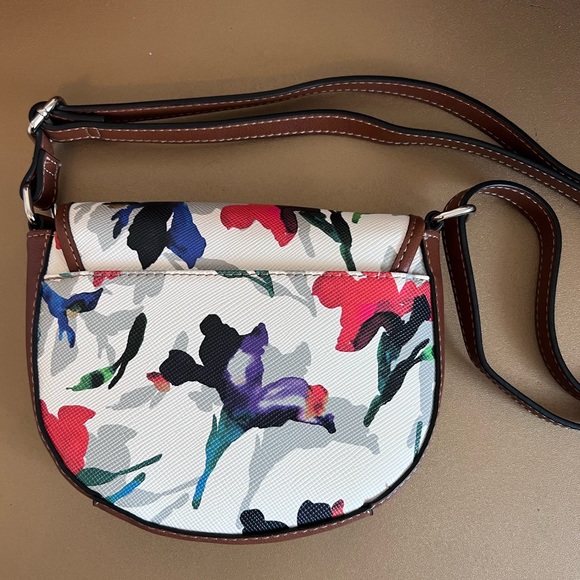 Chaps Watercolor Floral Crossbody Bag Purse Faux Leather Flap Snap - Picture 4 of 6